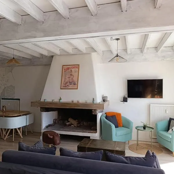 T3, 6 couchages 60m2 piscine, tennis vue sur lac，位于Prunières的酒店