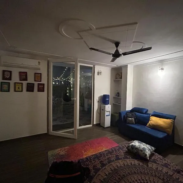 Gurgaon 21 Tonic & Twinkle，位于古尔冈的酒店