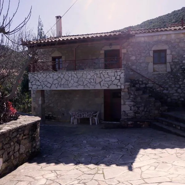 Traditional village house on Argolis for 6 persons,位于Kariá的酒店