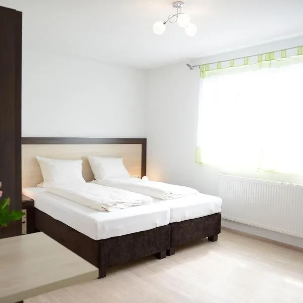 Naturparkhotel & Landgasthof Stromberg，位于萨森海姆的酒店