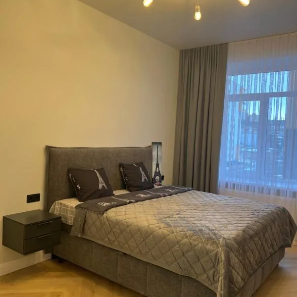 Посуточна квартира，位于赫梅利尼茨基的酒店