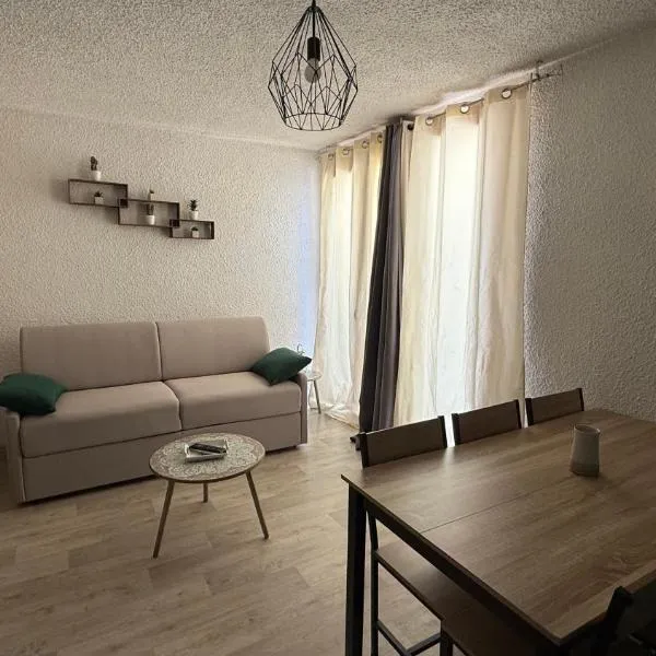 Studio 4 à 5 personnes Saint Jean Montclar,位于蒙特克拉的酒店