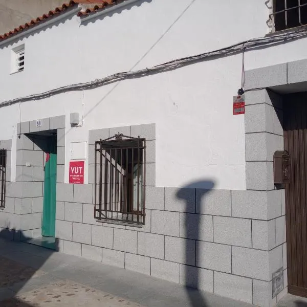 Los Tres Lobitos，位于Orgaz的酒店