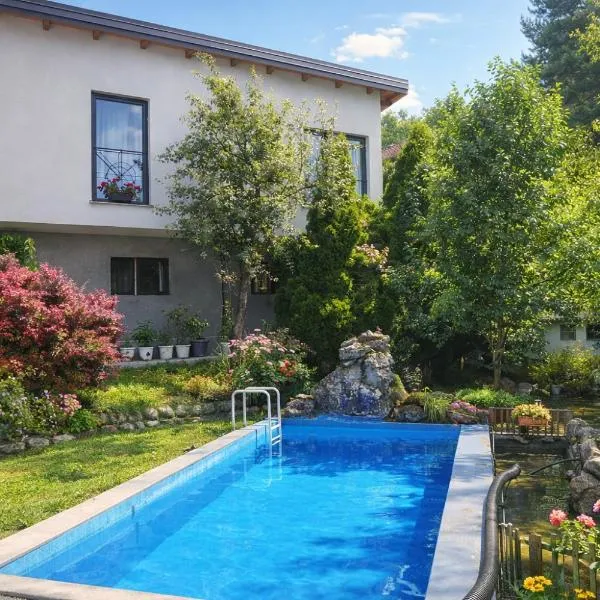 Sarajevo Hills-POOL&JACUZZI private garden Home-Near Old Town，位于萨拉热窝的酒店