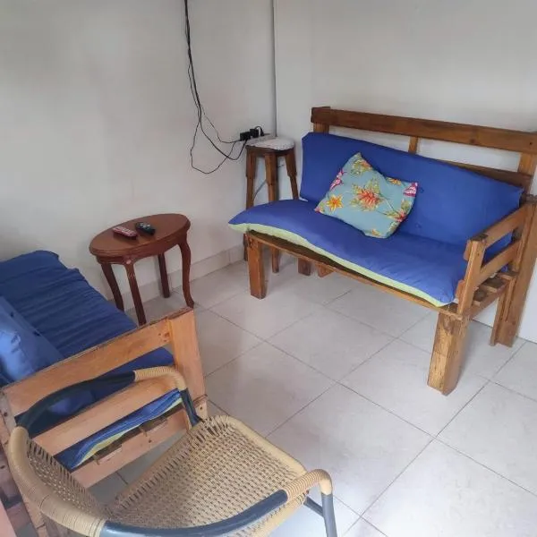 Comodo chalet, en una muy buena ubicación y rodeado de jardines，位于奇亚的酒店