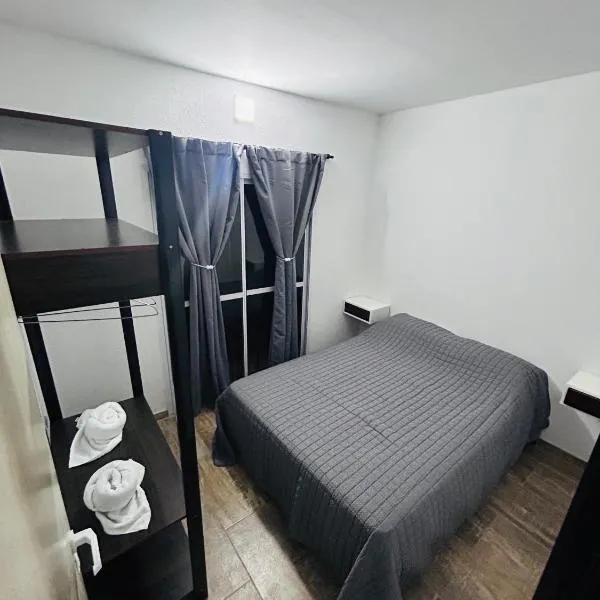 Departamento ESTRADA ideal para pasajeros en tránsito, viajes laborales o estadías cortas Ubicado en Ezeiza, a solo 20 minutos del Aeropuerto Internacional Ministro Pistarini, ofrece comodidad y practicidad para hasta 4 personas，位于Tristán Suárez的酒店