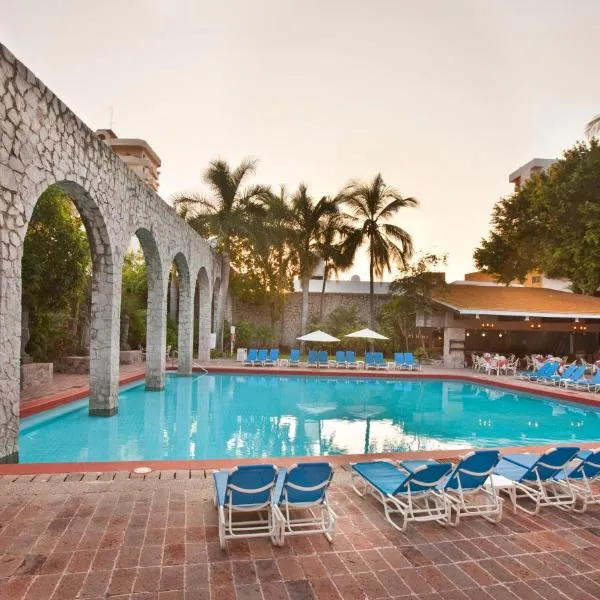 埃尔熙格拉纳达乡村俱乐部及酒店，位于Los Cerritos的酒店