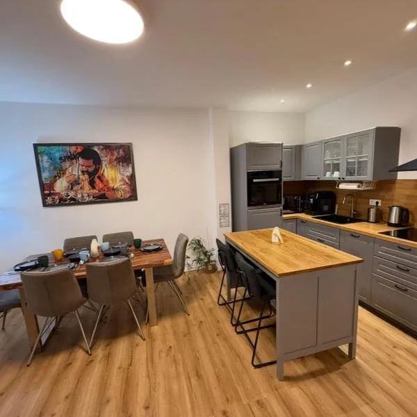 NEU - APARTMENT FOR 6 IN HAGEN- DIRECT PARKING! A45 - A1 - A46 Richtung Dortmund Netflix - WIFI, Fully-Automatic-COFFEMASHINE, KITCHEN, NETFLIX, DISNEY，位于哈根的酒店