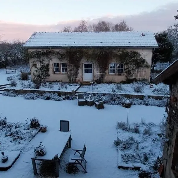 Gîte La Cour Cachée，位于Saulx-en-Woëvre的酒店