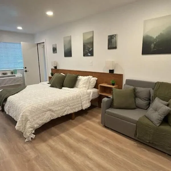 #3 Hygge Hus Hotel - King Suite Connectable，位于Andrews的酒店
