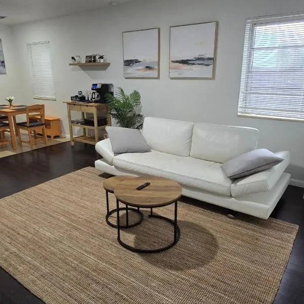 Cozy private 2BR Home with Outdoor space and BBQ grill，位于好莱坞的酒店