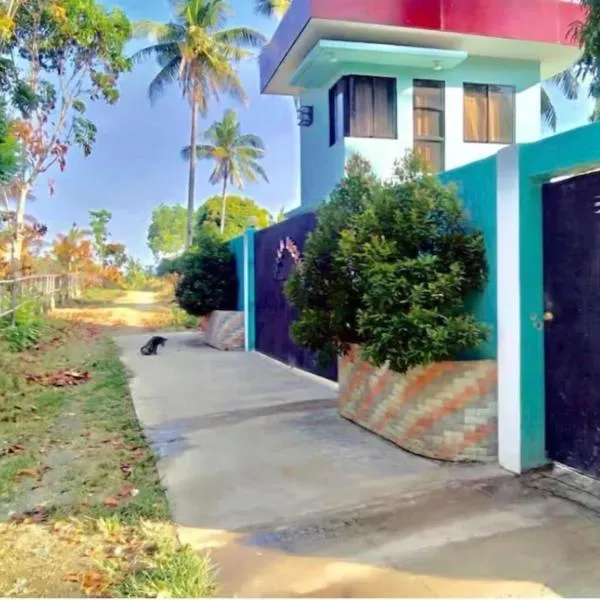 Lucenas B&B near Maravilla White Sand Beach，位于Maraat的酒店