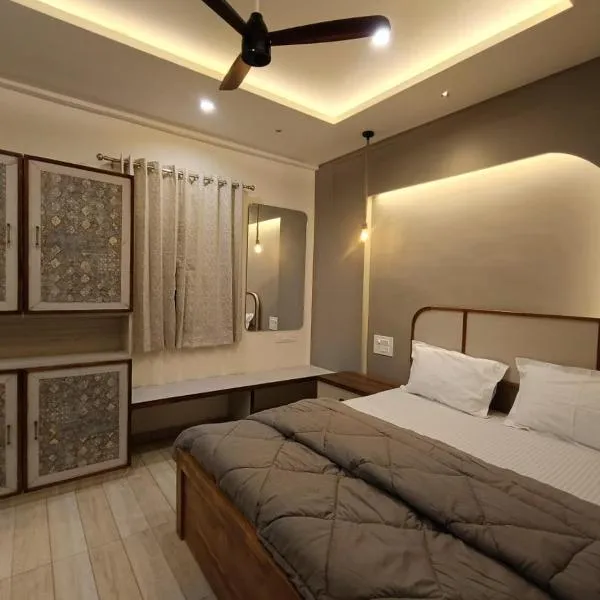 Desai Home Stay，位于戈尔哈布尔的酒店