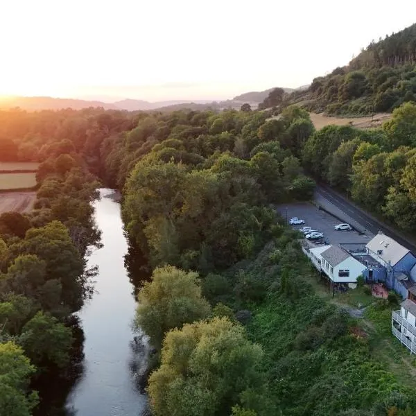 Roadhouse Llanwenarth，位于阿伯加文尼的酒店