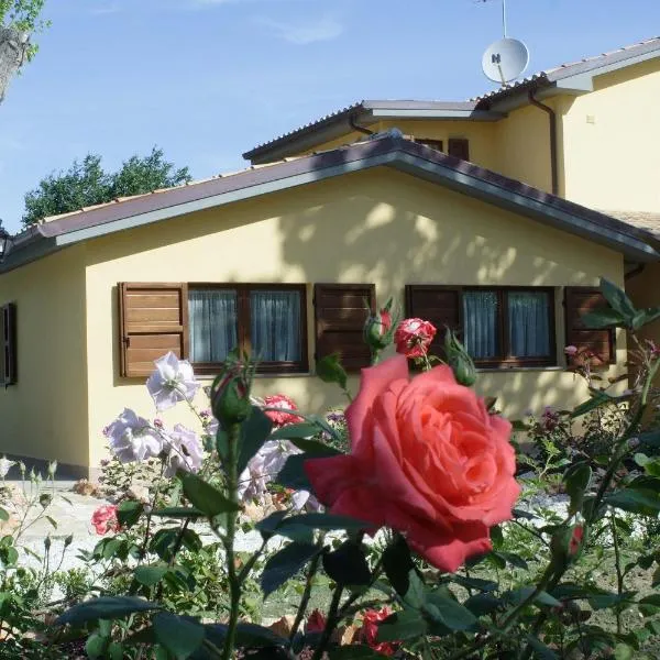 Country House La Madonnina，位于西尼加利亚的酒店