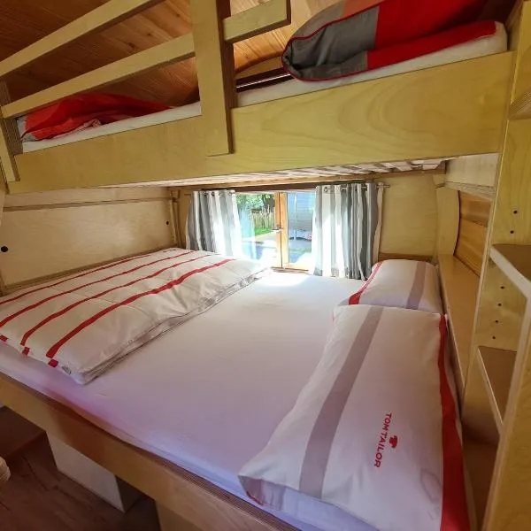 Schlaffässer am Haus der Schmetterlinge，位于乌斯拉尔的酒店