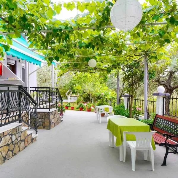 Studios Panagiotas House Astris，位于阿斯特里斯的酒店