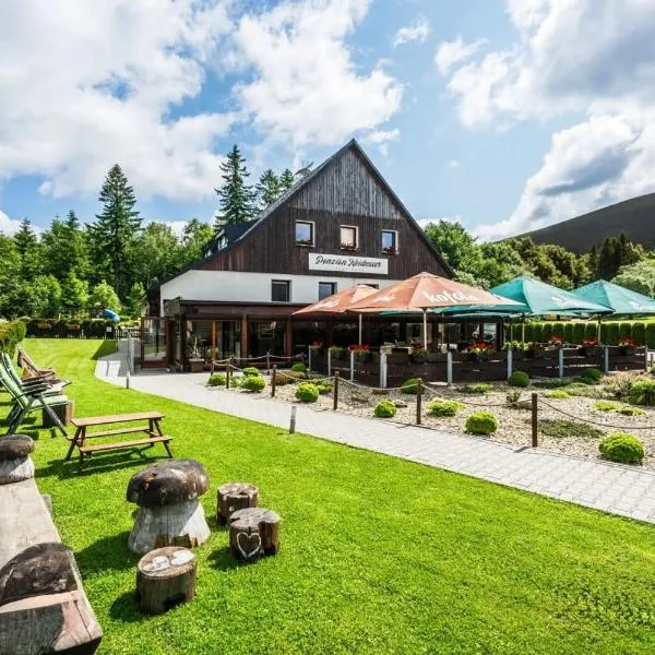 纽鲍尔旅馆，位于奥斯特鲁兹纳的酒店