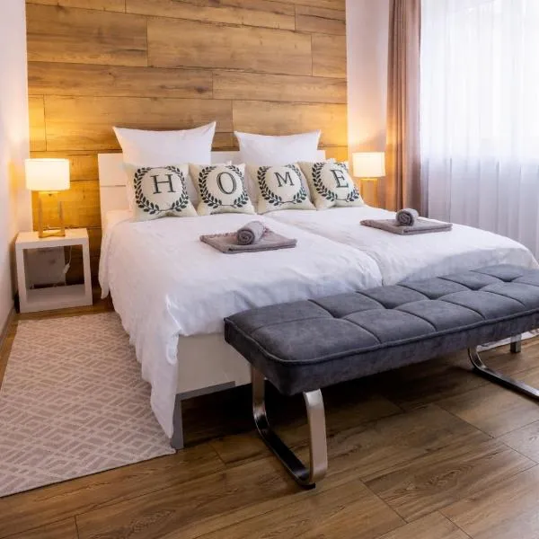 Gelbe Koffer - Design-Apartment in Schiffweiler - 2 Parkplätze - Self-Check-in - ruhig & naturnah，位于Schiffweiler的酒店