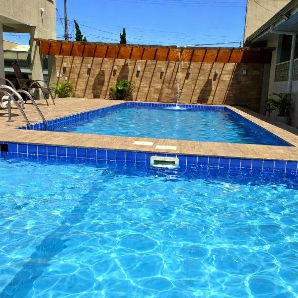 Aurora Grand Family Hotel，位于佩鲁伊比的酒店