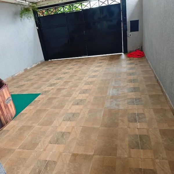 Quarto casal Px aeroporto Garagem，位于卡斯卡韦尔的酒店