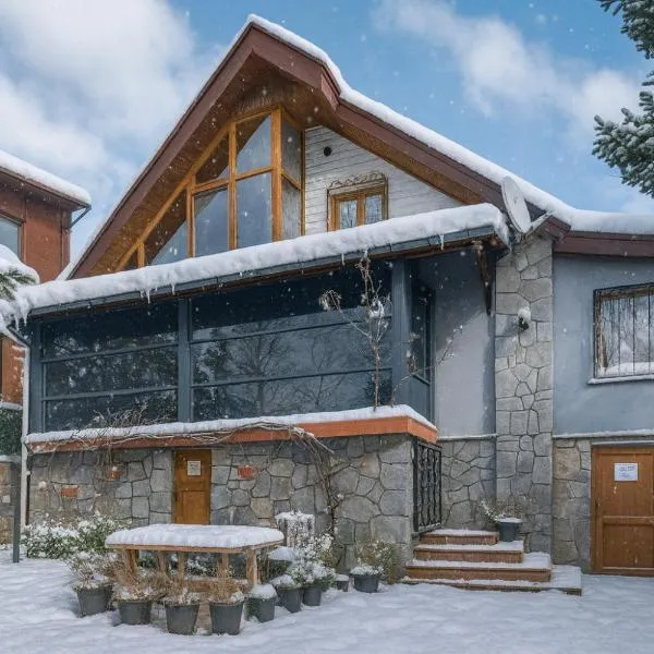 Uludag Tatil Evleri & Villa Dogus Uludağ，位于伯萨的酒店