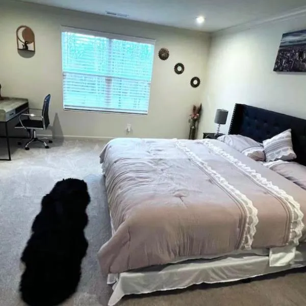1Private Bedroom in House Plainfield Near Airport，位于普兰菲尔德的酒店