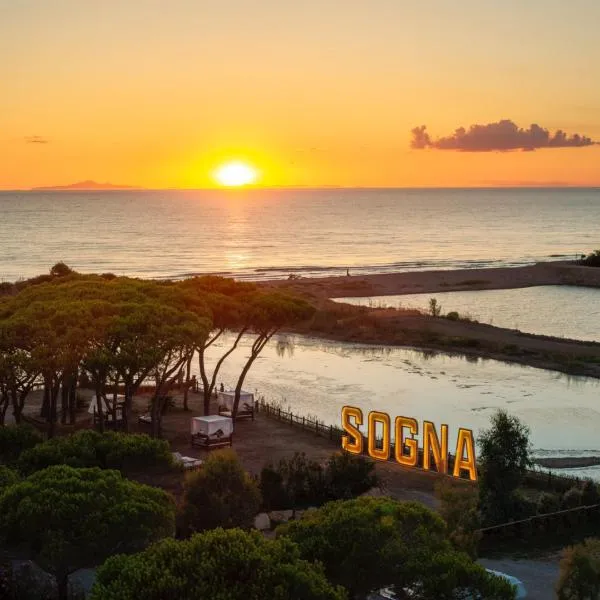 NOMAD ARGENTARIO - Area Sosta Camper - Empty Pitch Only Campervan RV - SOLO Piazzole per il proprio CAMPER - Tariffa fino a 4 persone - Servizi inclusi，位于阿尔比尼娅的酒店