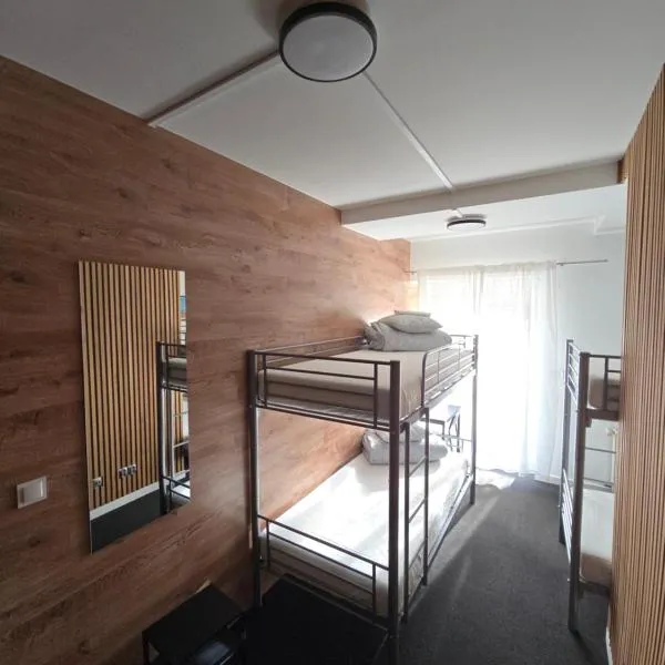 Rooms4Rest BIZ Skibicka budynek 2 - Private rooms for tourists，位于华沙的酒店