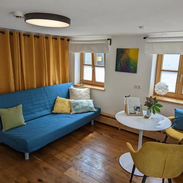 Gemütliches, helles, voll ausgestattetes Apartment mit Terrasse，位于Waal的酒店