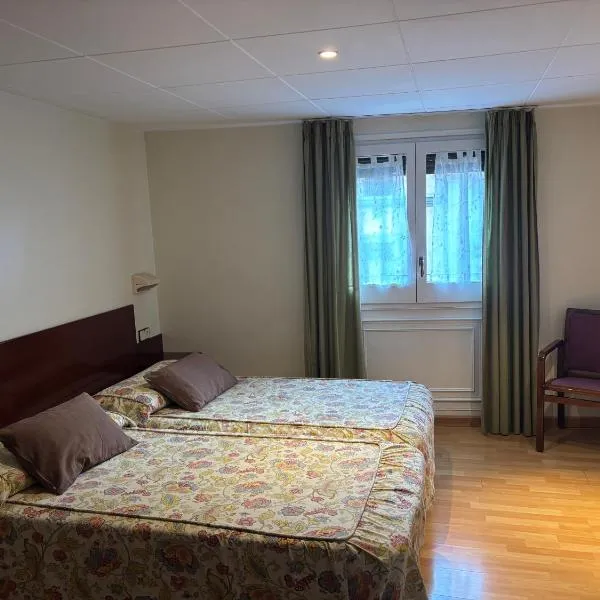 Hostal Ripollès，位于里波尔的酒店