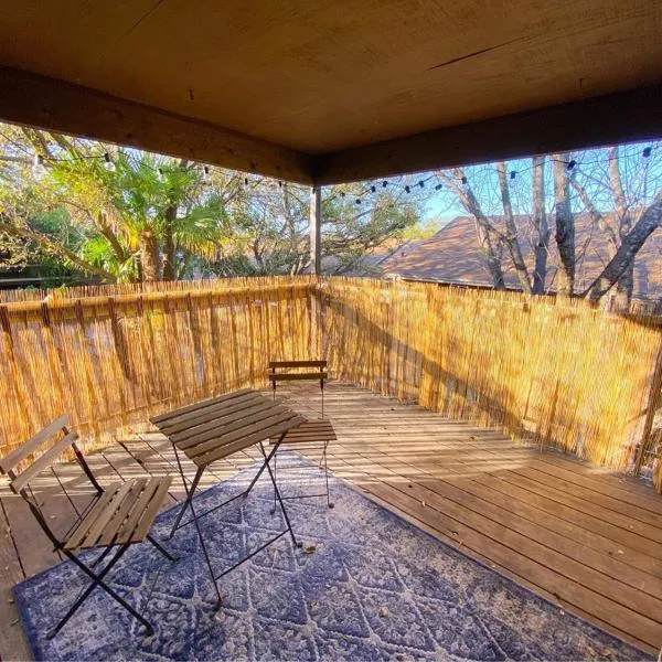 Fantastic Quiet Condo with Private Bedroom and Bathroom，位于圣安东尼奥的酒店