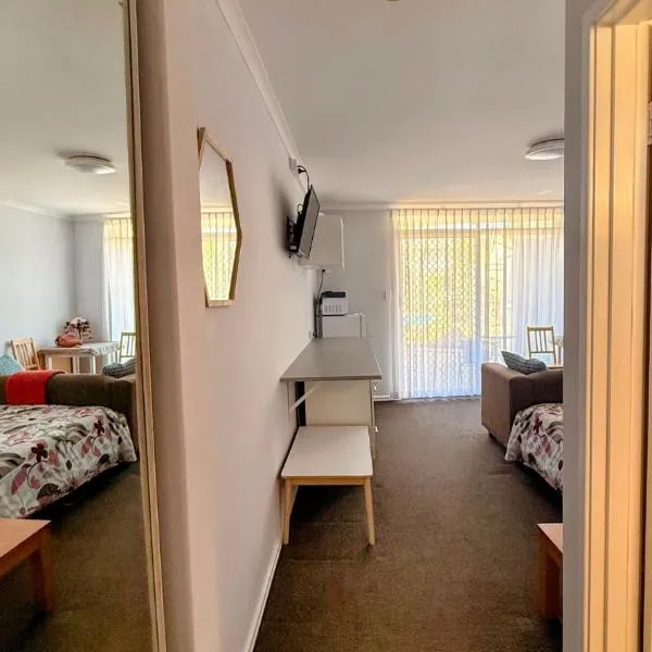 Mandurah Coastal Studio - Pool Outlook，位于曼哲拉的酒店