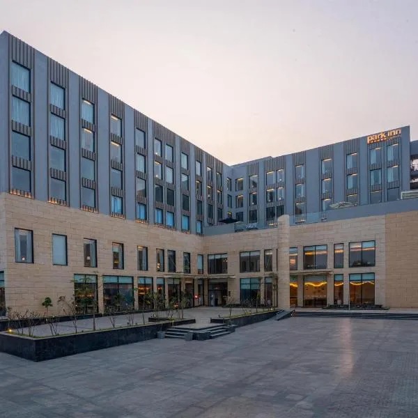 Park Inn by Radisson Jabalpur，位于贾巴尔普尔的酒店