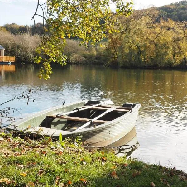 Cabanes flottantes et gîtes au fil de l'eau，位于Theuville-aux-Maillots的酒店