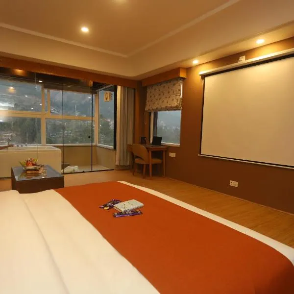 The Udit By West Western - Central Heated and Air Cooled - River View & Roof Top cafe & Bar，位于卡索尔的酒店