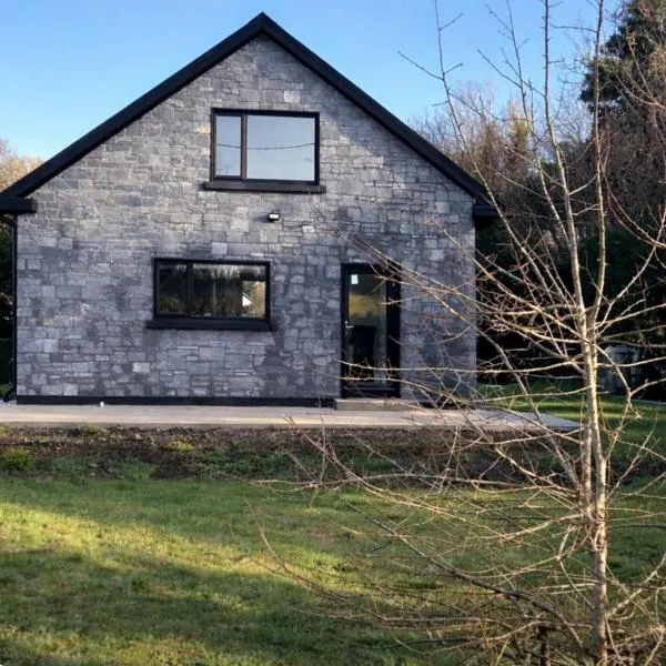 Corrib Waters Retreat, Moycullen，位于Moycullen的酒店