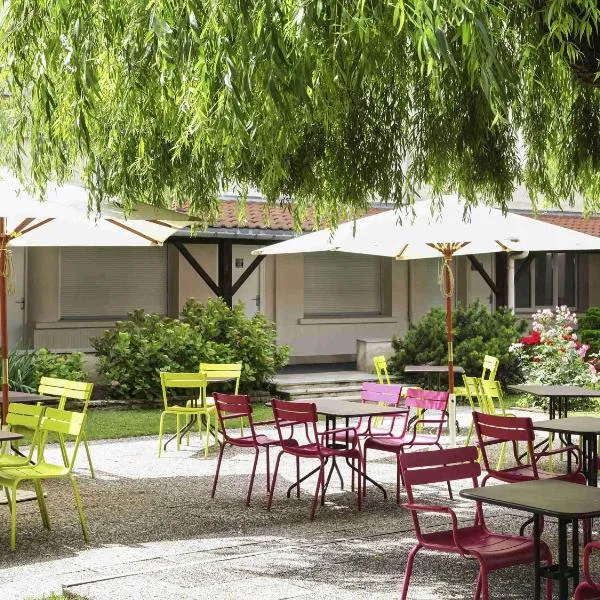 南希中心火车站宜必思尚品酒店，位于南希的酒店