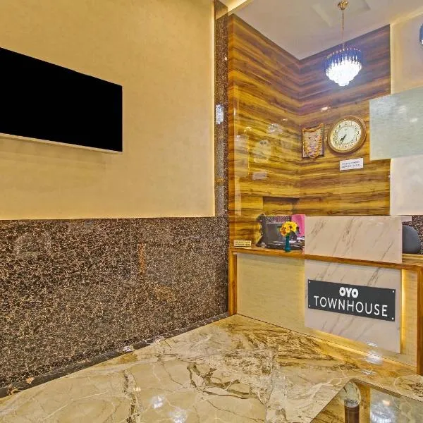 Townhouse Centre Point Inn Near Esplanade Metro Station，位于加尔各答的酒店