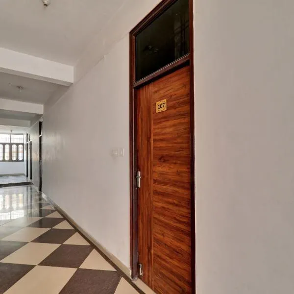 Hotel O SMS，位于勒克瑙的酒店
