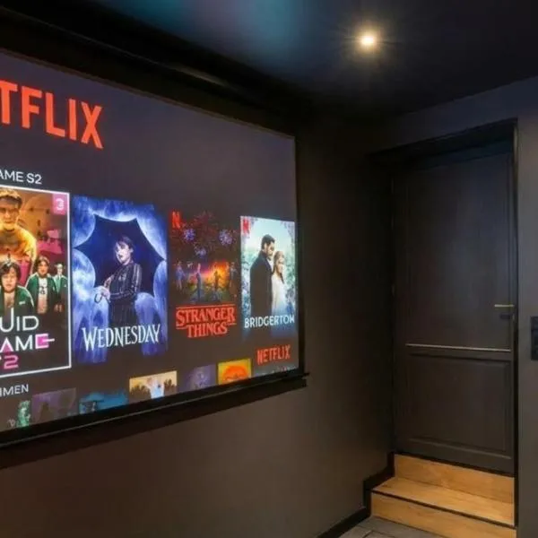 CinemaRoom Auterive Suite cinéma privée Love Room Netflix proche Toulouse，位于Auterive的酒店