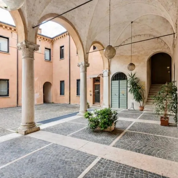 Residenza Palazzo Petrozzani，位于曼托瓦的酒店