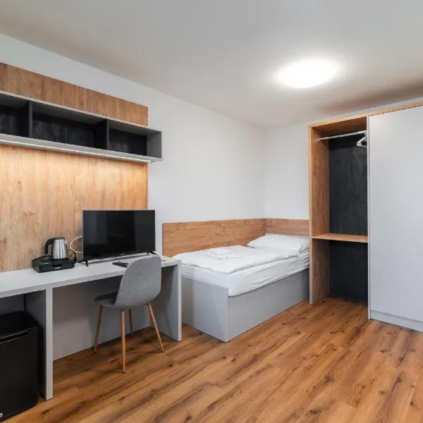 奥扎察尼酒店，位于日恰尼的酒店