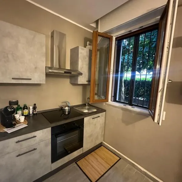 Casa strauss, elegante bilocale immerso nel verde，位于林比亚泰的酒店