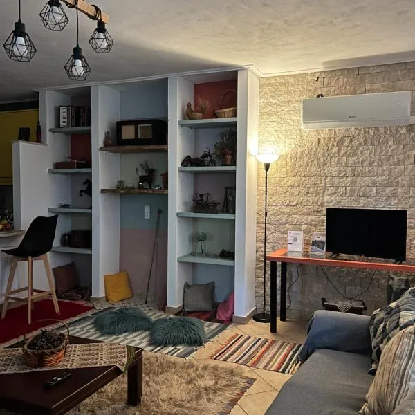 Alonaki House，位于阿姆菲克利亚的酒店