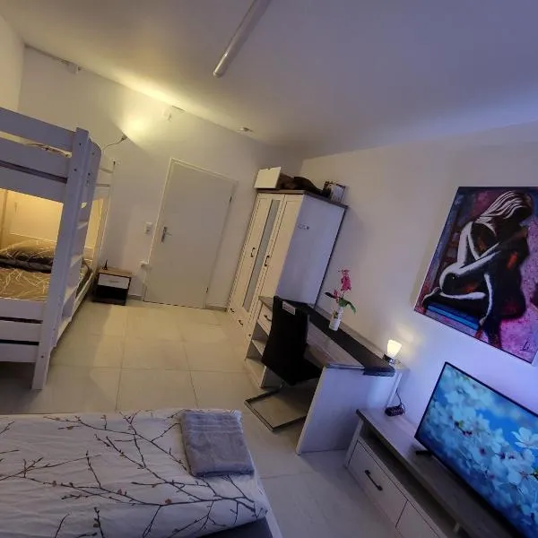 3 WG-geeignete Zimmer zur Selbstverpflegung，位于奥斯特菲尔登的酒店