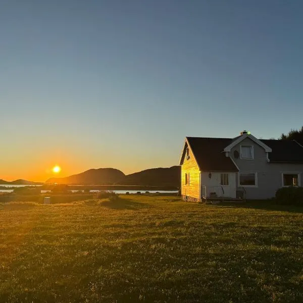 Cozy older house in the middle of Lofoten，位于莱克内斯的酒店