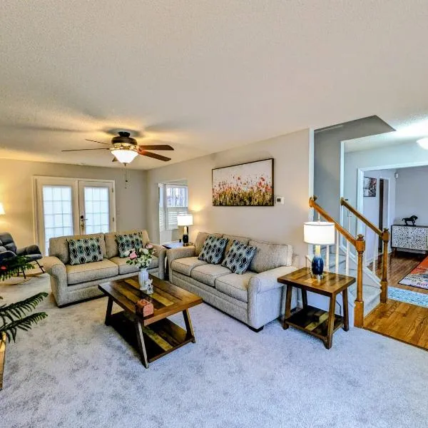 Cozy 3BR 3BA Entire House near RTP RDU Cary Apex，位于卡瑞的酒店