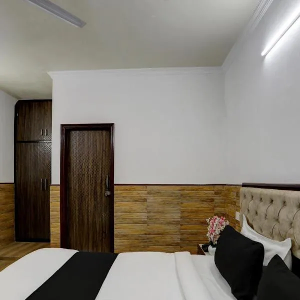 Super Hotel O POONAM VILLA，位于新德里的酒店