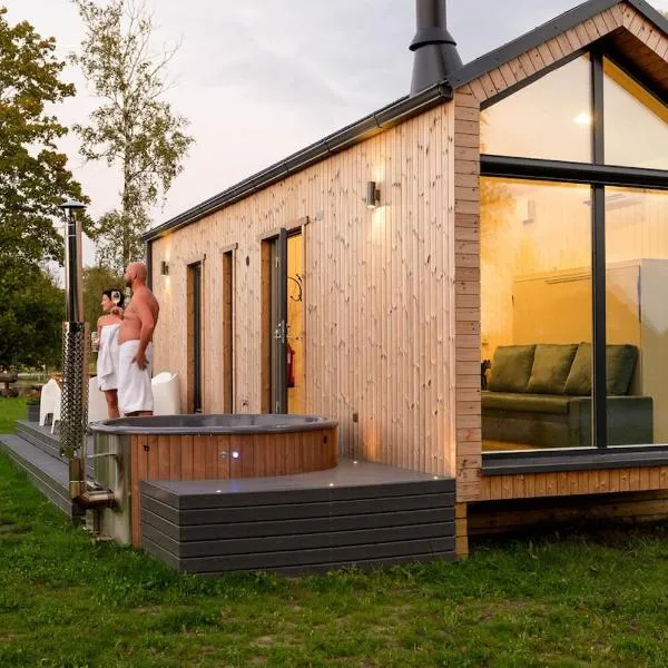 Eco House with a hot tub，位于派尔努的酒店